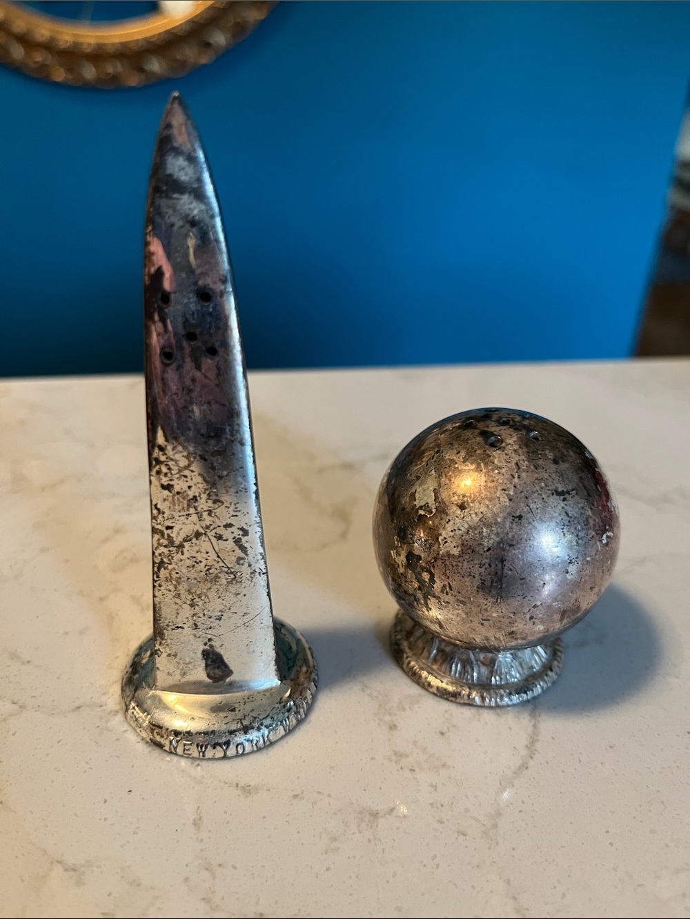 Vintage 1939 New York World’s Fair Trylon and Perisphere salt & pepper set